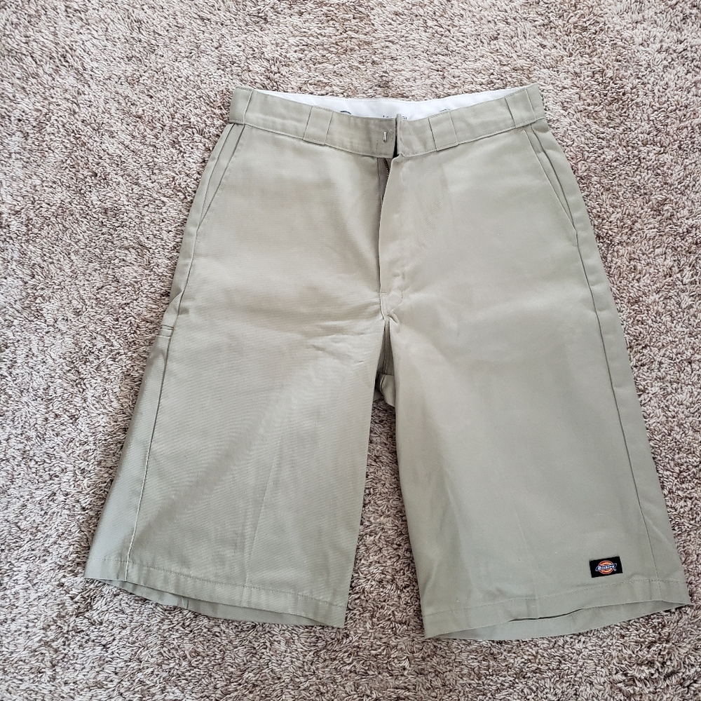 Dickie's work shorts loose fit